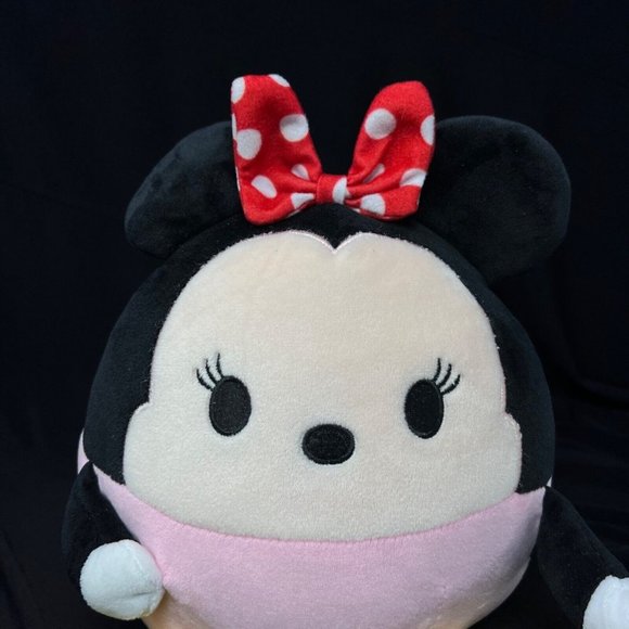 Disney Tsum Tsum Minnie Mouse Sitting Feet Hands Pink Bottom 9.5" Tall x 8" Wide - Picture 2 of 9